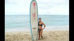How to Surf- Beginner Surfing Lesson (Wipeouts!) at Waikiki Beach, Hawaii