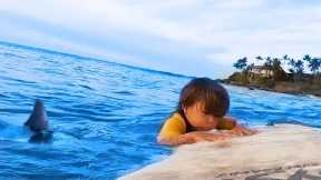 5 YR OLD KID SURFS WITH SHARK IN HAWAII