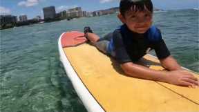 5years old and taking a surf lesson in Hawaii 2023