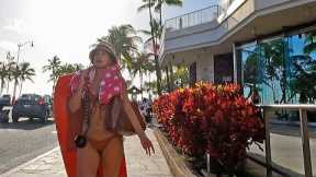 HAWAII | Walking in Waikiki on Kuhio Avenue #vacation #travel #walkingtour