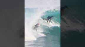 Kelly Slater Pulls In Behind Local Surfer #shorts